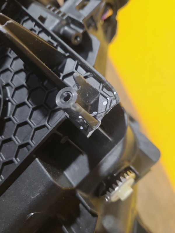 Фара правая PRIUS 16- Фара правая PRIUS 16-