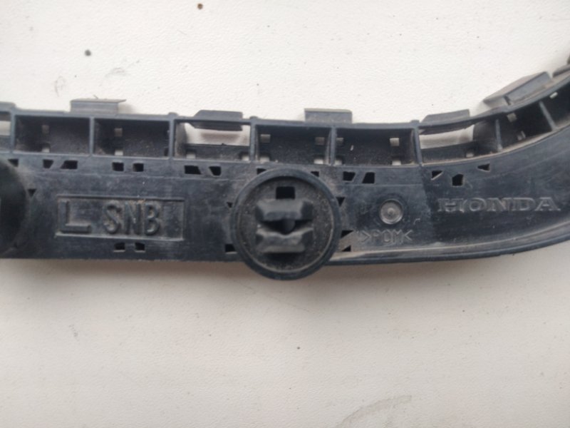 Кронштейн переднего бампера левый CIVIC 4D 06-11