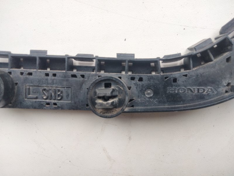 Кронштейн переднего бампера левый CIVIC 4D 06-11