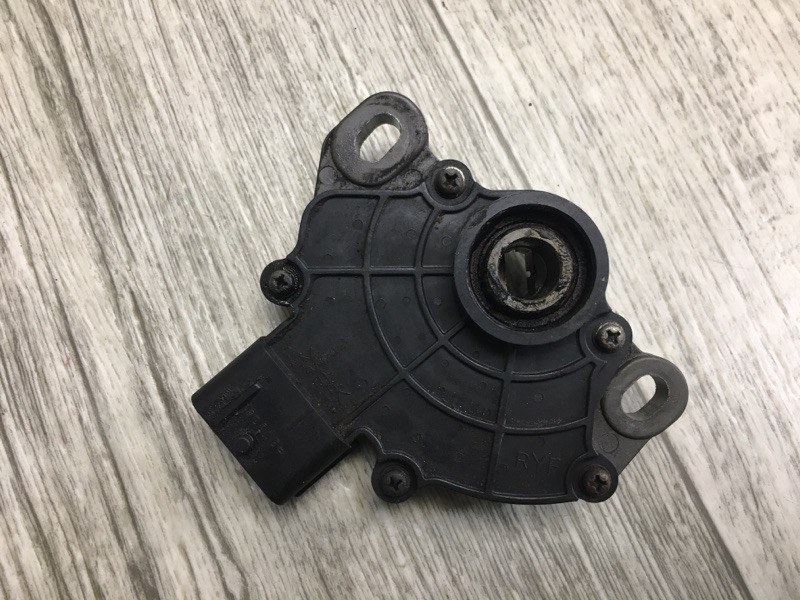 Датчик положения селектора АКПП RL 05-12 Седан Датчик положения селектора АКПП RL 05-12 Седан