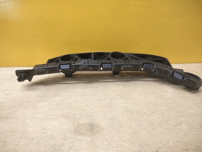 Кронштейн переднего бампера левый CIVIC 4D 06-11