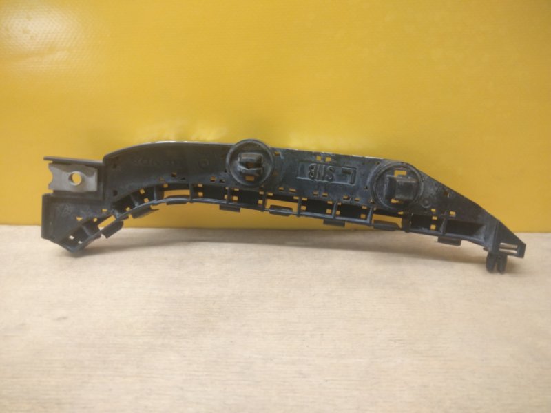 Кронштейн переднего бампера левый CIVIC 4D 06-11