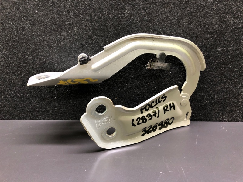 Петля капота правая FORD FOCUS 10-18 2018 2.0 C20HDEX CP9Z-16796-A Б/У