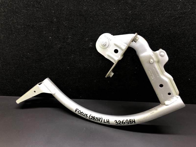Петля крышки багажника левая FORD FOCUS 10-18 2018 2.0 C20HDEX CM5Z-5442701-B Б/У