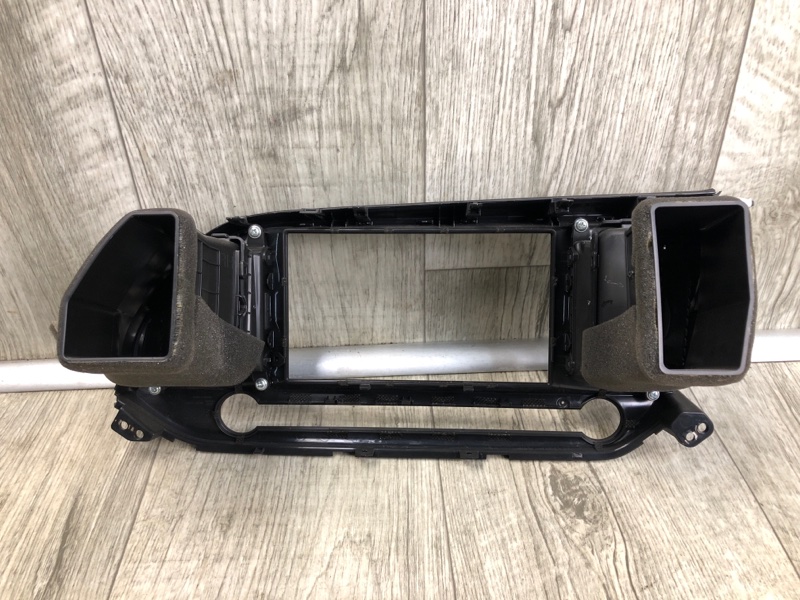 Накладка торпедо центр. ELANTRA AD 16- 2019 2.0 G4NH