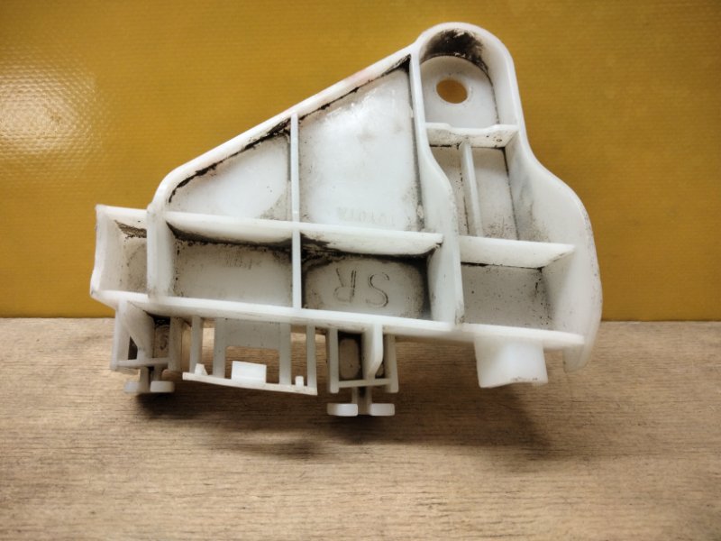 Кронштейн заднего бампера правый COROLLA E170 13-19