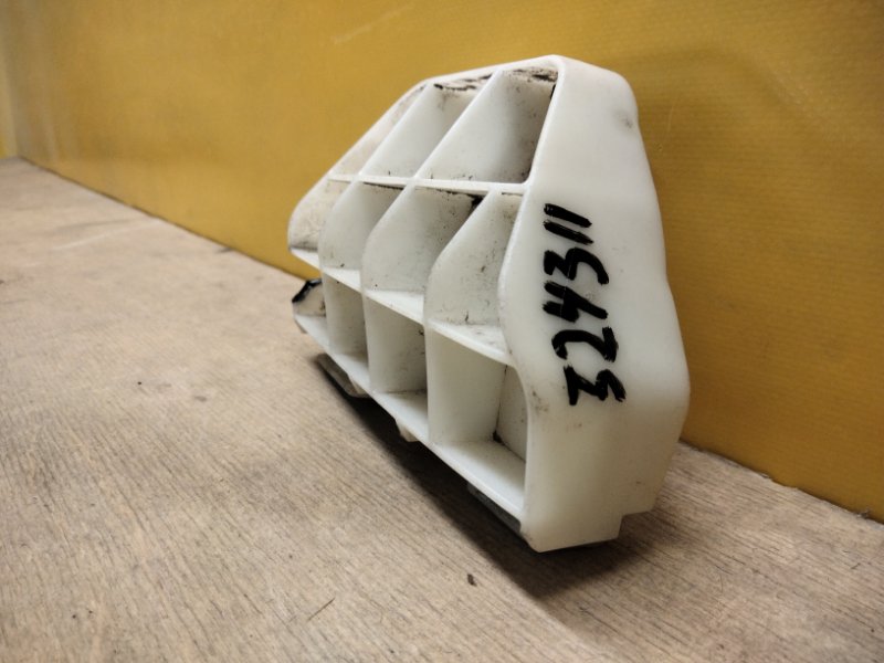 Кронштейн заднего бампера левый COROLLA 150 06-13 Кронштейн заднего бампера левый COROLLA 150 06-13