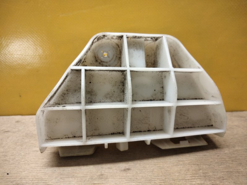 Запчасть кронштейн заднего бампера правый TOYOTA COROLLA 150 06-13 5256202140 Б/У Кронштейн заднего бампера правый TOYOTA COROLLA 150 06-13 5256202140 Б/У