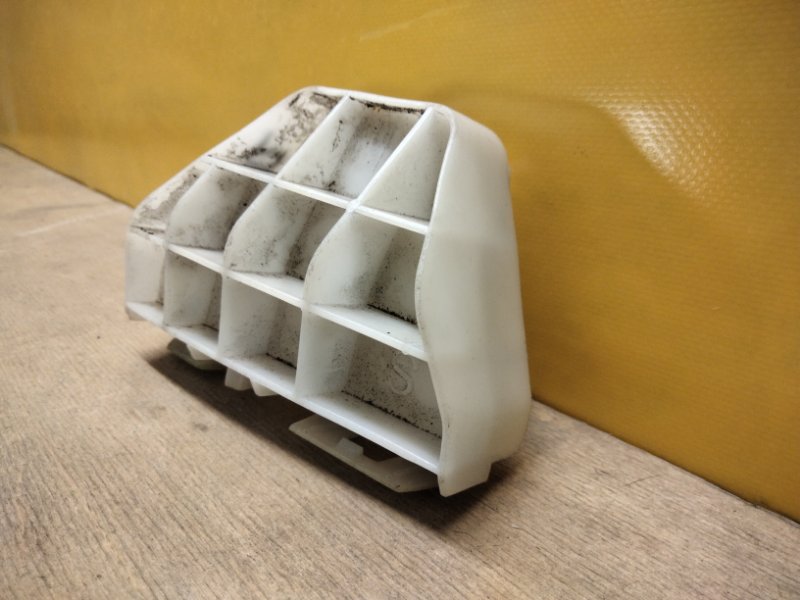 Кронштейн заднего бампера правый TOYOTA COROLLA 150 06-13 Кронштейн заднего бампера правый TOYOTA COROLLA 150 06-13