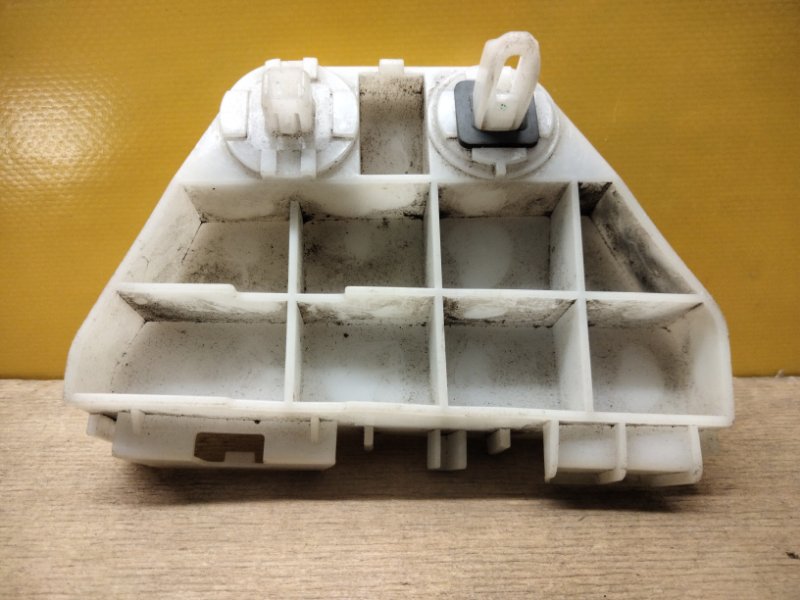 Кронштейн заднего бампера правый COROLLA 150 06-13 Кронштейн заднего бампера правый COROLLA 150 06-13