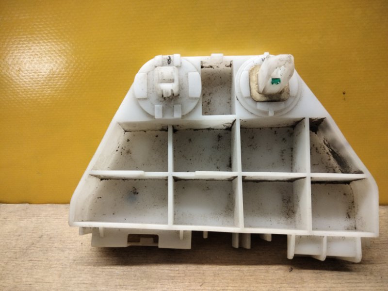 Кронштейн заднего бампера правый COROLLA 150 06-13 Кронштейн заднего бампера правый COROLLA 150 06-13