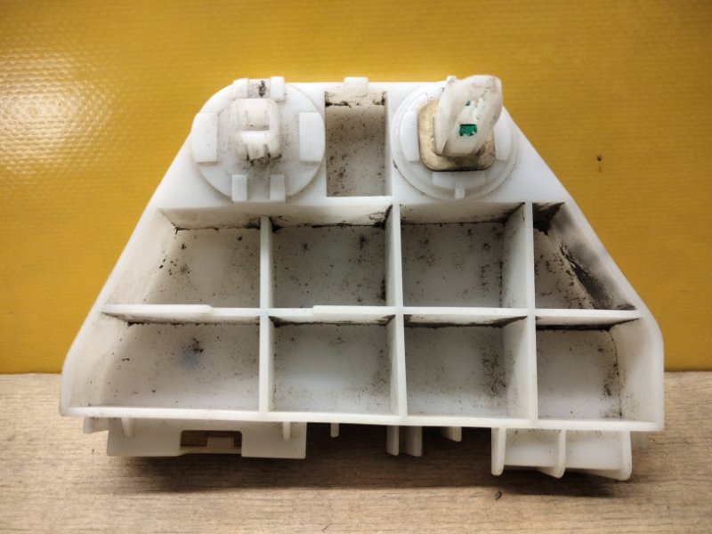 Кронштейн заднего бампера правый COROLLA 150 06-13 Кронштейн заднего бампера правый COROLLA 150 06-13