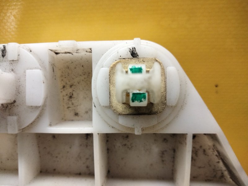 Кронштейн заднего бампера правый COROLLA 150 06-13 Кронштейн заднего бампера правый COROLLA 150 06-13