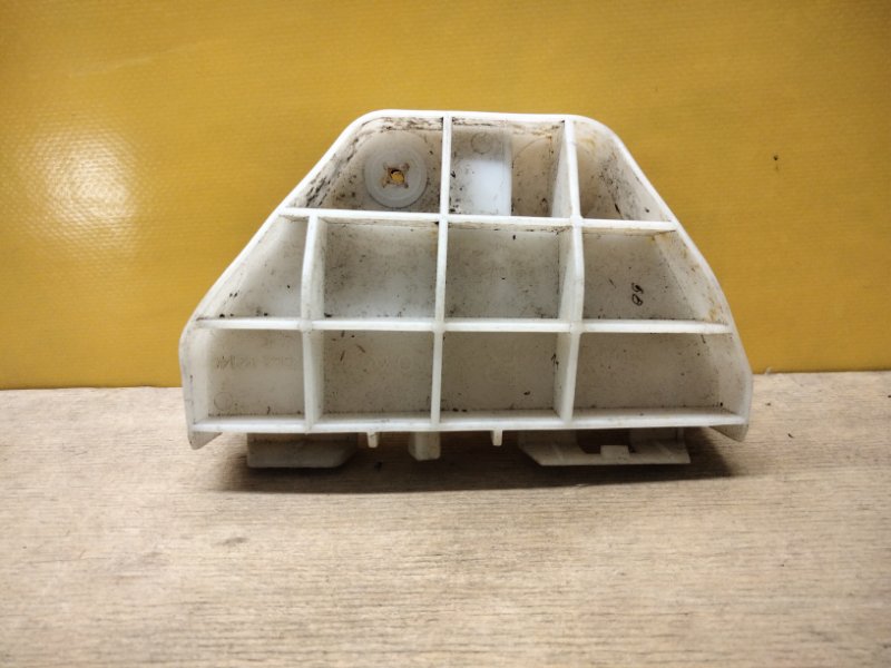 Запчасть кронштейн заднего бампера правый TOYOTA COROLLA 150 06-13 5256202140 Б/У Кронштейн заднего бампера правый TOYOTA COROLLA 150 06-13 5256202140 Б/У