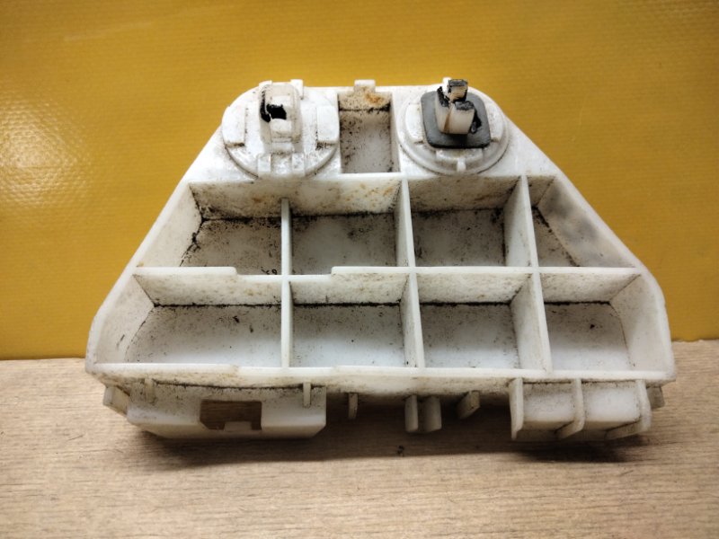 Кронштейн заднего бампера правый COROLLA 150 06-13 Кронштейн заднего бампера правый COROLLA 150 06-13