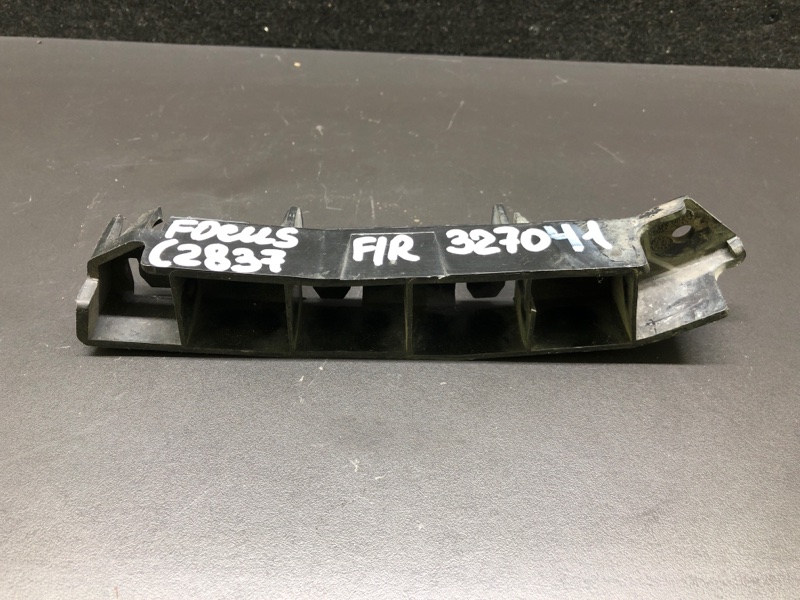 Кронштейн переднего бампера (на крыле) правый FOCUS 10-18 2018 2.0 C20HDEX