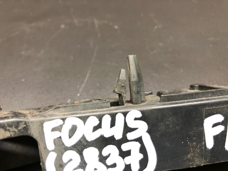 Кронштейн переднего бампера (на крыле) левый FORD FOCUS 10-18 2.0 C20HDEX
