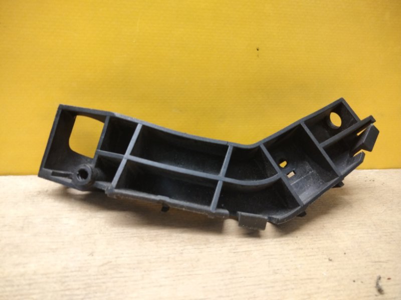 Кронштейн переднего бампера левый CIVIC 5D 06-11