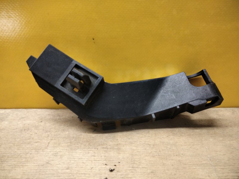 Запчасть кронштейн переднего бампера левый HONDA CIVIC 5D 06-11 71198SMGE00 Б/У Кронштейн переднего бампера левый HONDA CIVIC 5D 06-11 71198SMGE00 Б/У