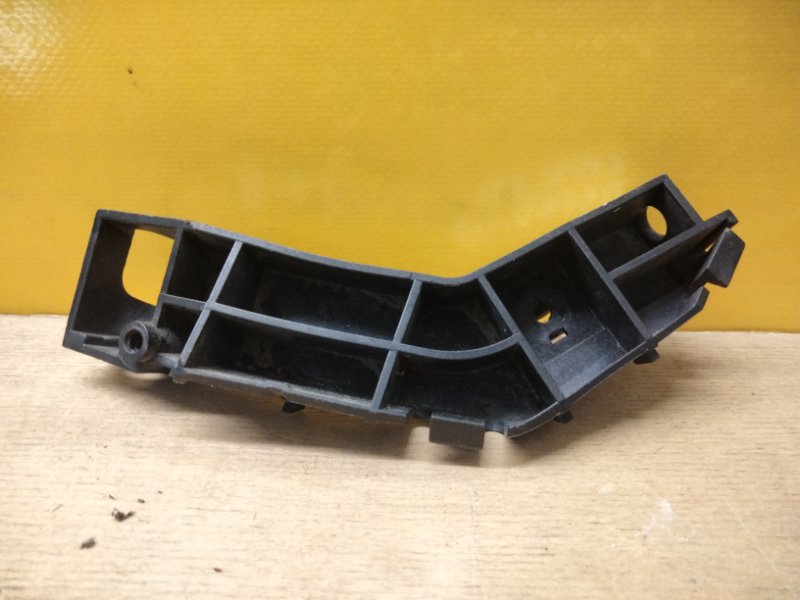 Кронштейн переднего бампера левый HONDA CIVIC 5D 06-11 Кронштейн переднего бампера левый HONDA CIVIC 5D 06-11