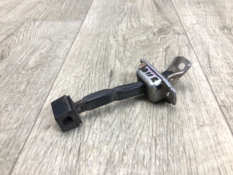 Запчасть ограничитель двери задний правый MITSUBISHI LANCER X 10 07-15 2010 2.0 4B11 5732A066 Б/У Ограничитель двери задний правый MITSUBISHI LANCER X 10 07-15 2010 2.0 4B11 5732A066 Б/У