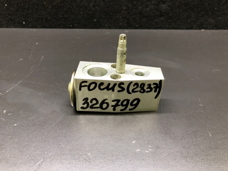 Клапан кондиционера FORD FOCUS 10-18 2018 2.0 C20HDEX GV6Z-19849-A Б/У
