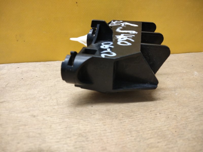 Кронштейн заднего бампера левый LS460 06-12