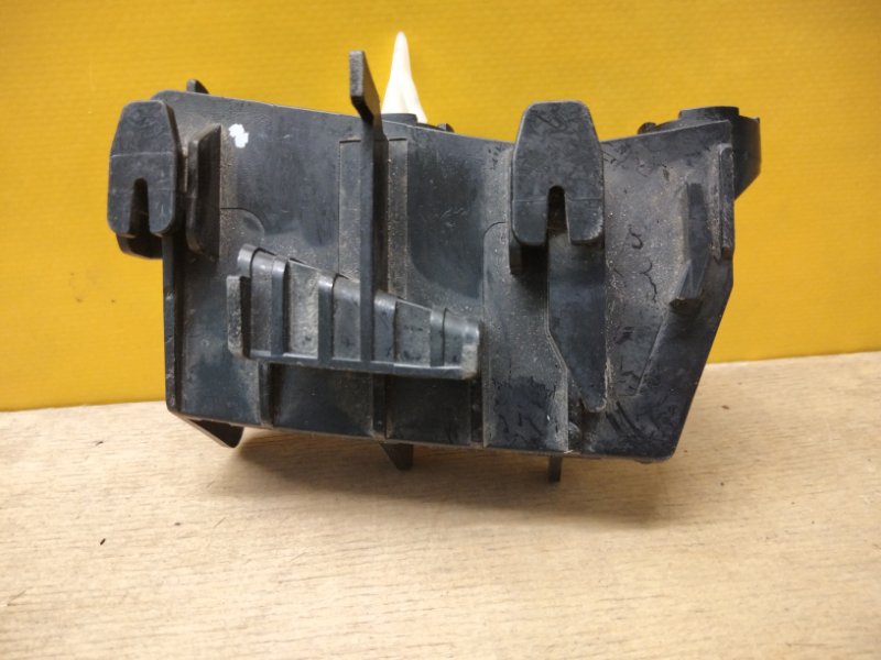 Кронштейн заднего бампера левый LS460 06-12