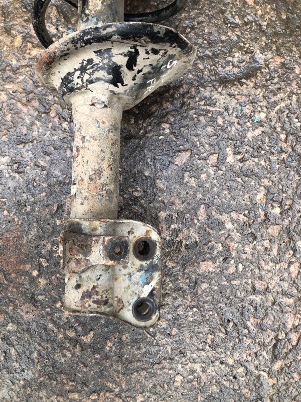 Амортизатор передний левый FORESTER SG 02-07