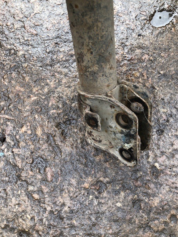 Амортизатор передний левый FORESTER SG 02-07