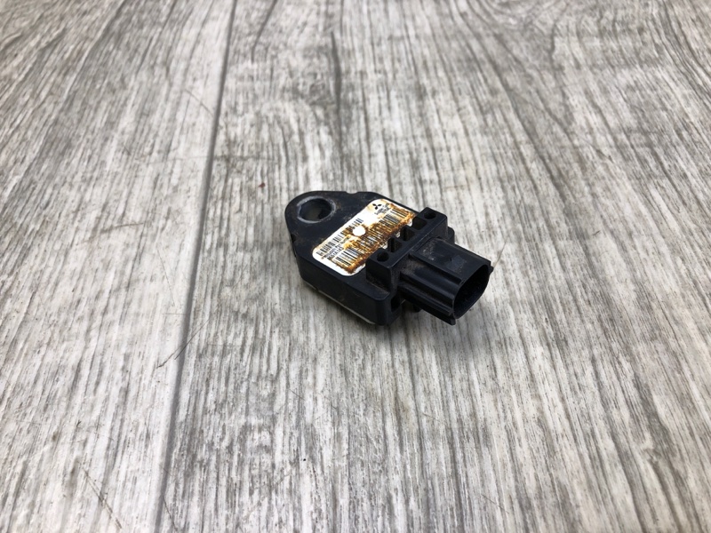 Датчик удара передний MITSUBISHI LANCER X 10 07-15 2010 2.0 4B11 8651A143 Б/У