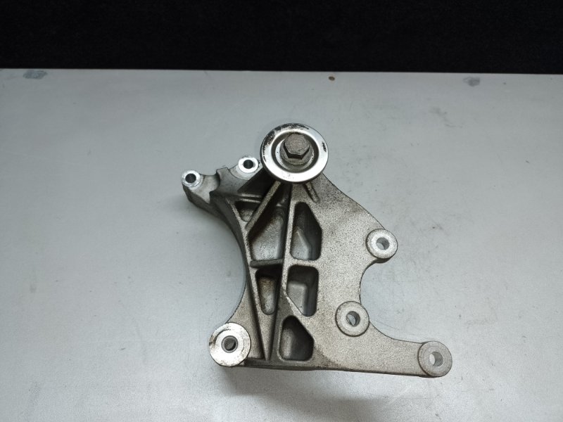 Кронштейн насоса ГУР LANCER X 10 07-15 4B11