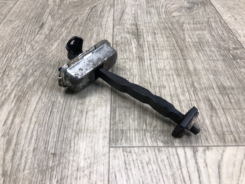 Ограничитель двери передний правый HYUNDAI SONATA LF 2014- 2015 2.0 G4NG 79390-C3000 Б/У