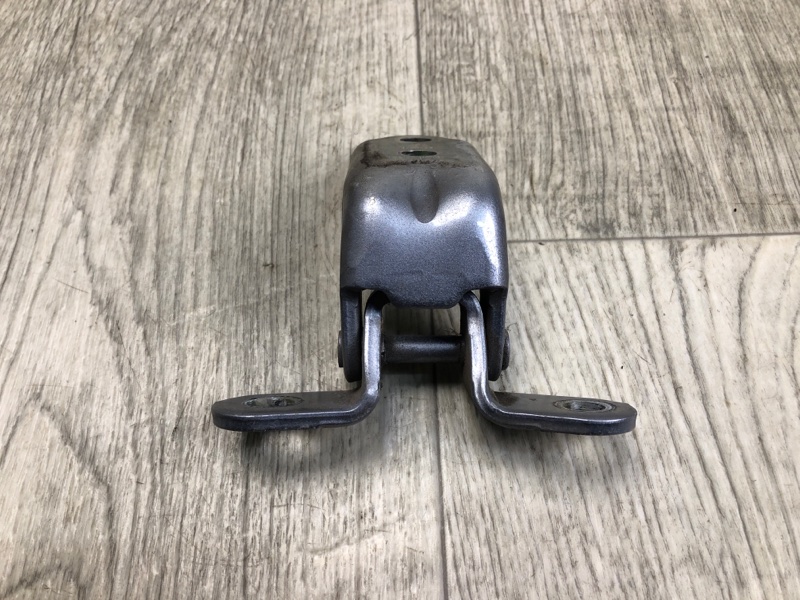 Петля двери нижняя задняя левая SONATA LF 2014- 2015 2.0 G4NG Петля двери нижняя задняя левая SONATA LF 2014- 2015 2.0 G4NG