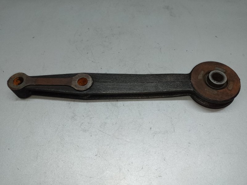 Кронштейн редуктора передний правый TOYOTA LAND CRUISER PRADO 120 02-09 52380-60021 Б/У