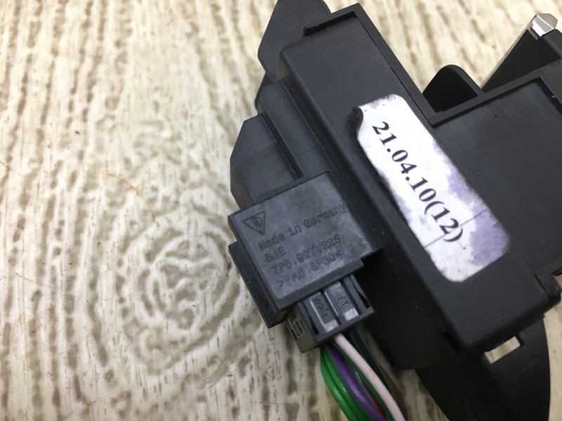 Кнопка стояночного тормоза CAYENNE 10-18 2011 4.8L