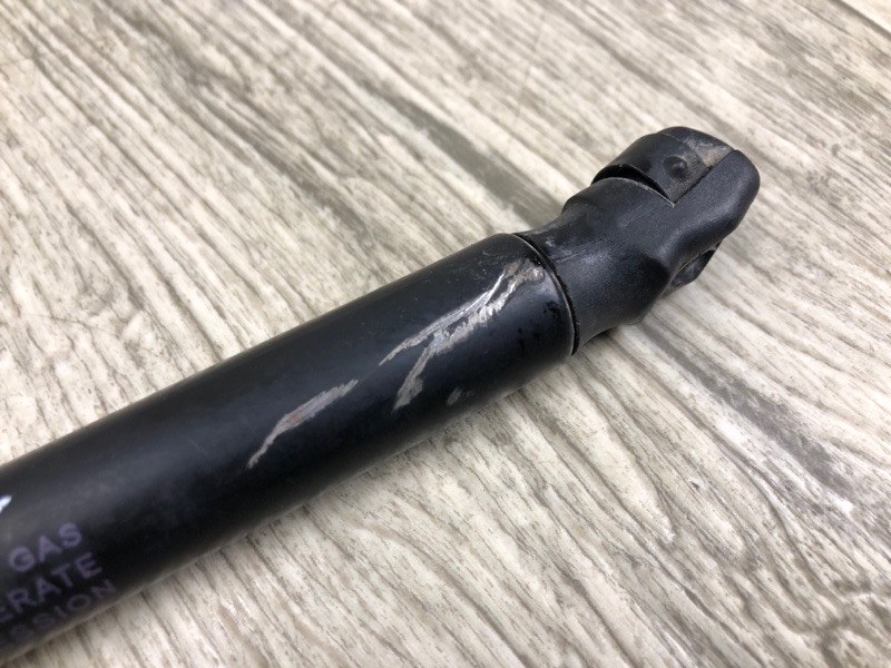 Амортизатор капота левый RX350/450 09-15 2011 2GR-FXE 3.5L