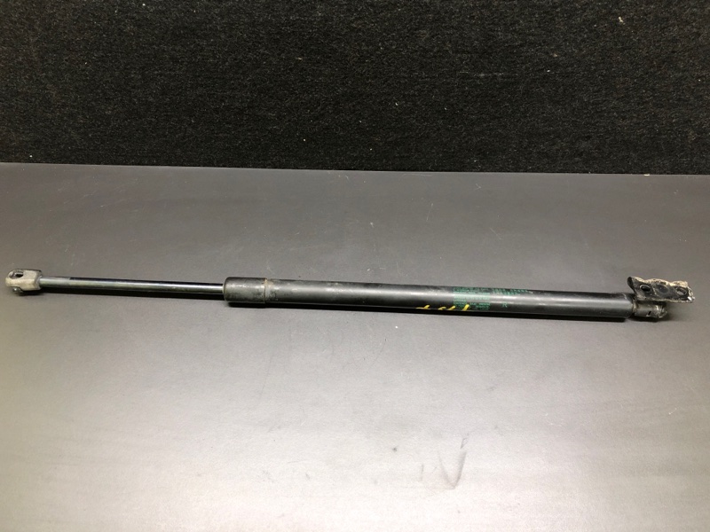 Амортизатор крышки багажника правый MDX (YD2) 06-13 2007 YD2 3.7 J37A1 Амортизатор крышки багажника правый MDX (YD2) 06-13 2007 YD2 3.7 J37A1