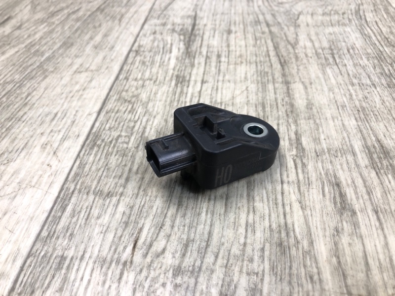 Запчасть датчик удара TOYOTA RAV4 13-19 2016 2.5 2ARFE 89173-19465 Б/У Датчик удара TOYOTA RAV4 13-19 2016 2.5 2ARFE 89173-19465 Б/У