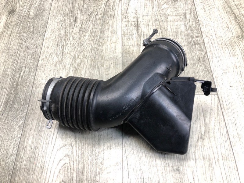 Запчасть патрубок воздушного фильтра TOYOTA RAV4 13-19 2016 2.5 2ARFE 17880-36090 Б/У Патрубок воздушного фильтра TOYOTA RAV4 13-19 2016 2.5 2ARFE 17880-36090 Б/У