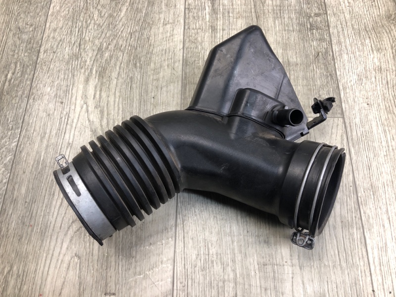 Патрубок воздушного фильтра RAV4 13-19 2016 2.5 2ARFE Патрубок воздушного фильтра RAV4 13-19 2016 2.5 2ARFE