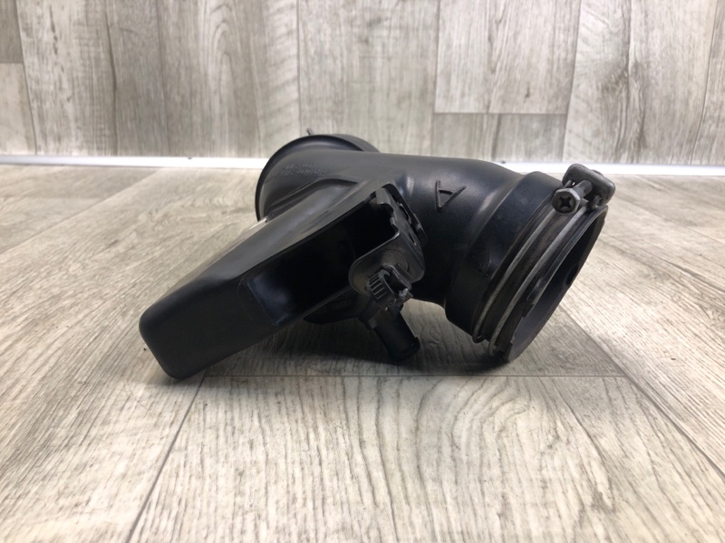 Патрубок воздушного фильтра RAV4 13-19 2016 2.5 2ARFE Патрубок воздушного фильтра RAV4 13-19 2016 2.5 2ARFE