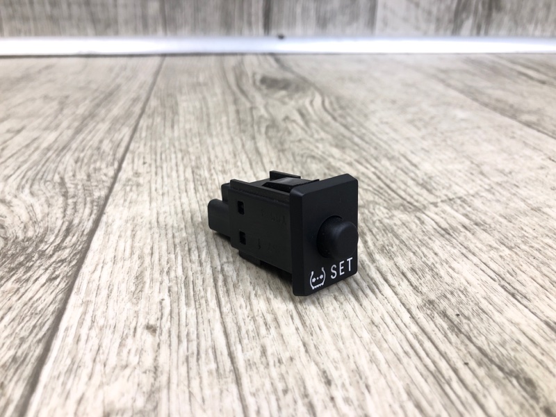 Запчасть кнопка TOYOTA RAV4 13-19 2016 2.5 2ARFE 84746-50010 Б/У Кнопка TOYOTA RAV4 13-19 2016 2.5 2ARFE 84746-50010 Б/У