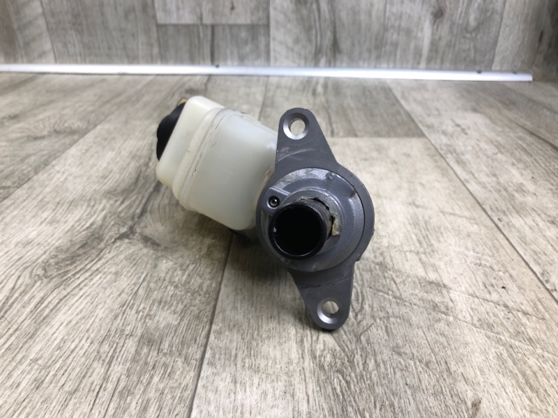 Главный тормозной цилиндр RAV4 13-19 2016 2.5 2ARFE Главный тормозной цилиндр RAV4 13-19 2016 2.5 2ARFE