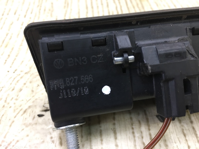 Кнопка открывания багажника наружная CAYENNE 10-18 2011 4.8L Кнопка открывания багажника наружная CAYENNE 10-18 2011 4.8L