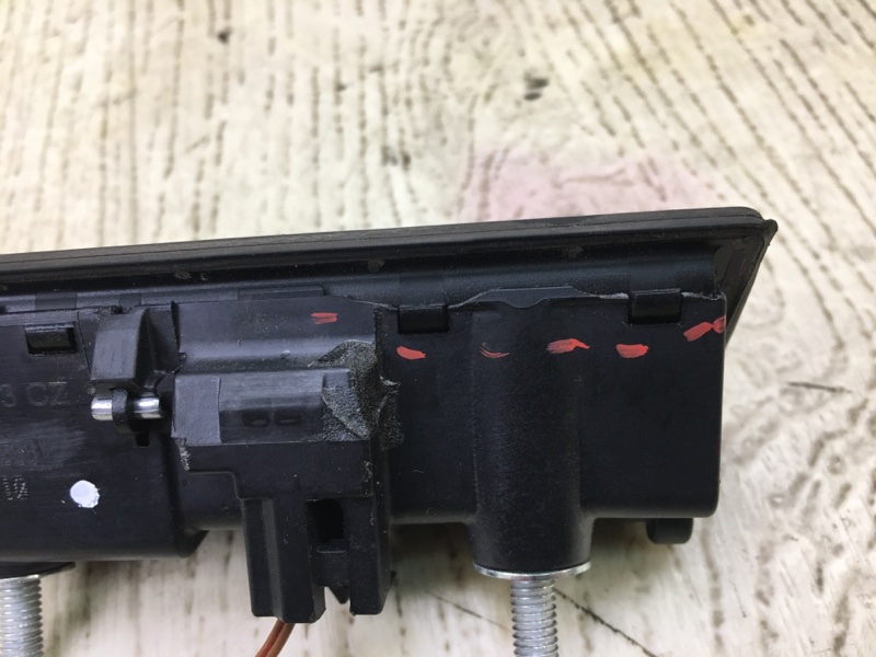 Кнопка открывания багажника наружная CAYENNE 10-18 2011 4.8L Кнопка открывания багажника наружная CAYENNE 10-18 2011 4.8L