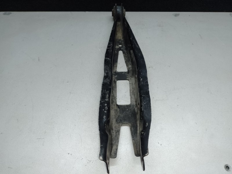 Рычаг задней подвески поперечный нижний правый SUBARU CROSSTREK 12-17 2015 GP FB20X e-Boxer 20250FG042 Б/У