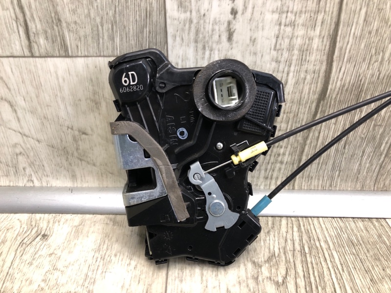 Замок двери передний левый TOYOTA RAV4 13-19 2.5 2ARFE