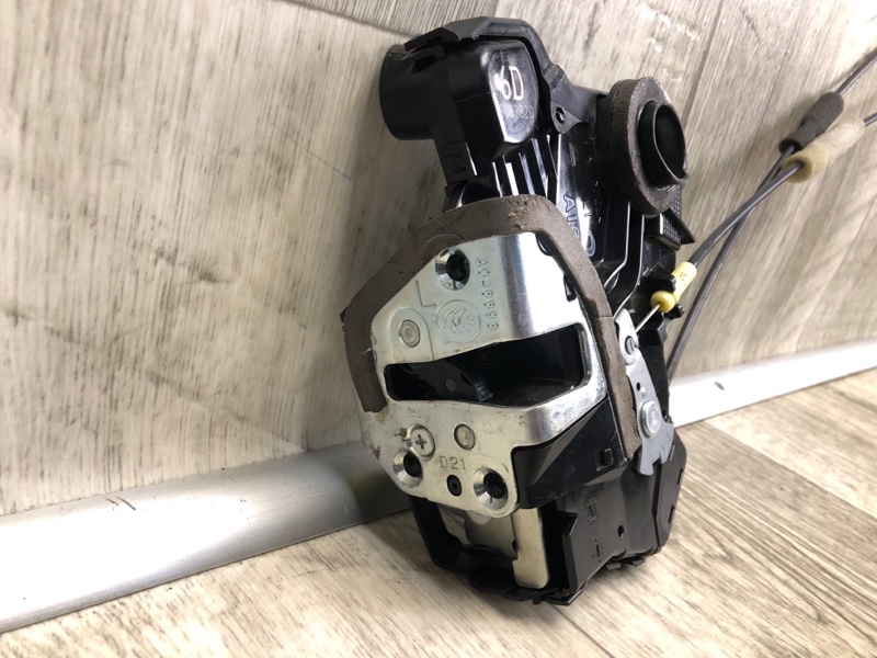 Замок двери передний левый RAV4 13-19 2016 2.5 2ARFE