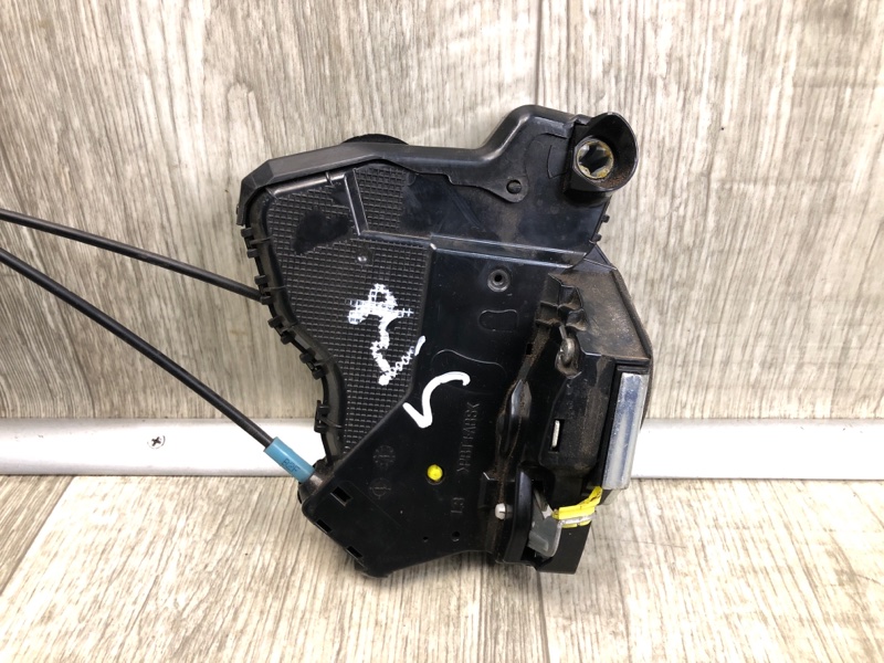 Замок двери передний левый RAV4 13-19 2016 2.5 2ARFE